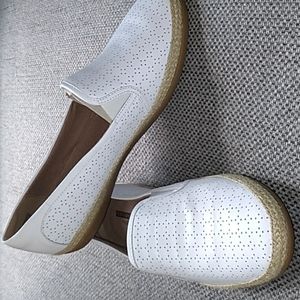 CLARKS White Perforated Danelly Molly Loafer SHOES Sz 10 W Flat Slip On